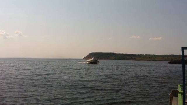 "Meteor 240" Hydrofoil legt in Zaton (Tartastan) an der Wolga an смотреть онлайн