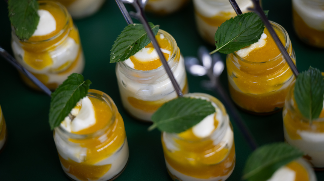 Прямо к столу: стоит ли заказывать кейтеринг на Новый год смотреть онлайн