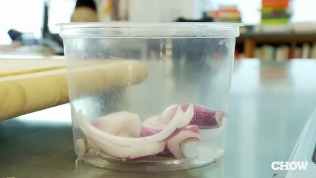 How to Prevent an Avocado from Browning - CHOW Tip смотреть онлайн