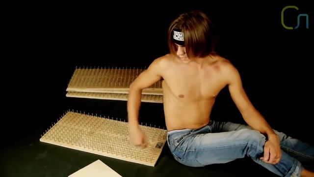 Как правильно лежать на доске садху / Bed of Nails Russia Workshop смотреть онлайн