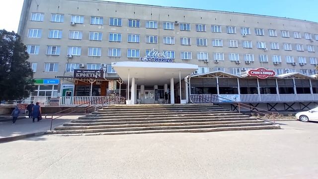 Отдых в Ейске на Азовском море . Памятник Н. Мордюковой и гостиница " Ейск " . смотреть онлайн