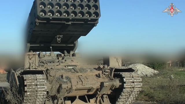 ‼️?? Кадры боевой работы расчета тяжелой огнеметной системы ТОС-1А смотреть онлайн