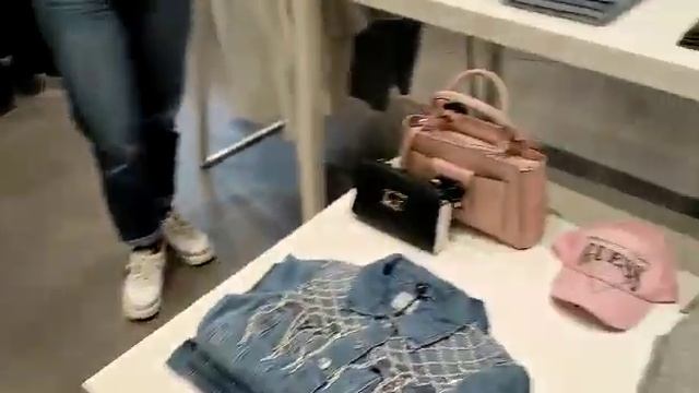 Venezia(Маргера)Идем на шопинг? Подымим себе настроение? LIU-JO.. IMPERIAL.. GUESS смотреть онлайн