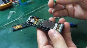 Como abrir Samsung MP3 YP-U3 ( DISASSEMBLY MP3 YP-U3 Samsung )