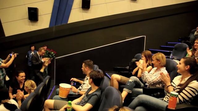 Предложение руки и сердца (признание в любви) любимой девушке в кинотеатре смотреть онлайн