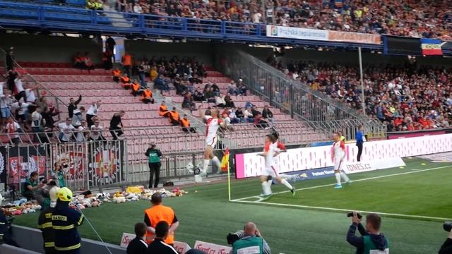 PYRO, FLARES, CARNAGE - THE PRAGUE DERBY! - AwayDays смотреть онлайн