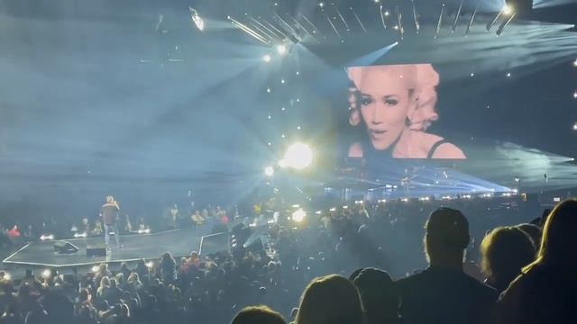 Gwen Stefani Makes a Video Appearance смотреть онлайн