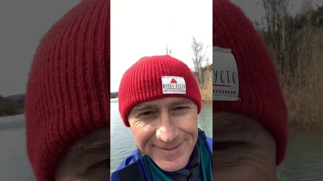 SUP boarding in spring on a lake in the Crimea смотреть онлайн