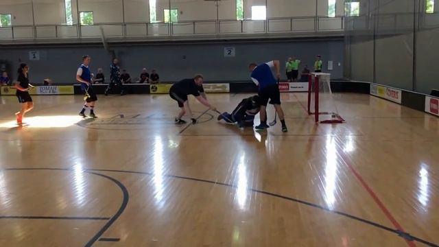 Twin Cities 4x4 Floorball Tournament - Kyle Makes The Save to Empty Netter смотреть онлайн