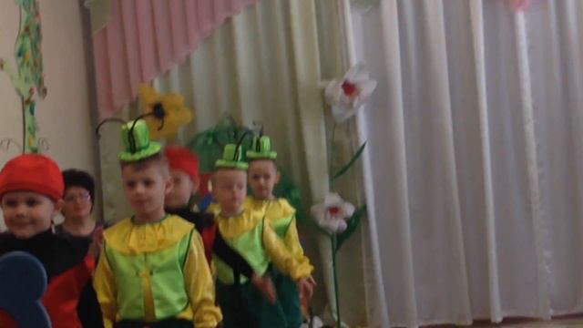 Поздравления мамам и бабушкам с 8 Марта, детский сад утренник смотреть онлайн