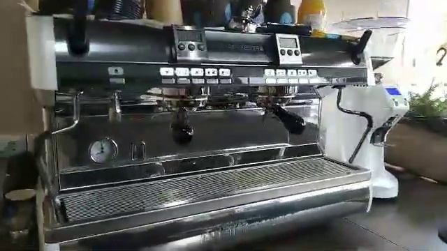 Nuova Simonelli Aurellia II 2gr V с Кофемолкой Mdj смотреть онлайн