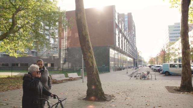 Oma Johanna Doet Boodschappen Met Google Home | Oma's Assistent #2