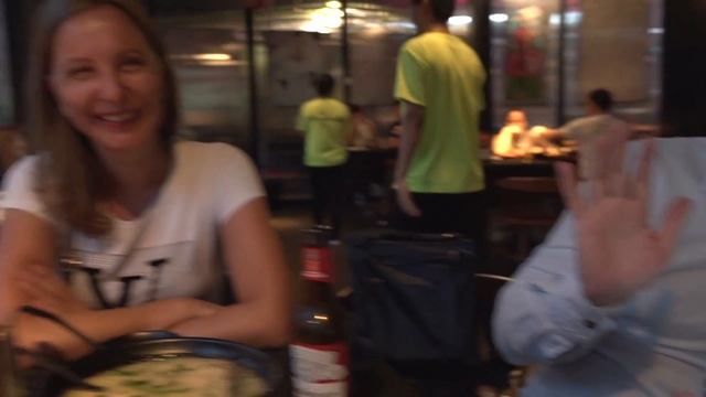Идеальное место для мясоедов в Шэньчжэне! Баранина на вертеле и живая музыка // Встреча со зрителям смотреть онлайн