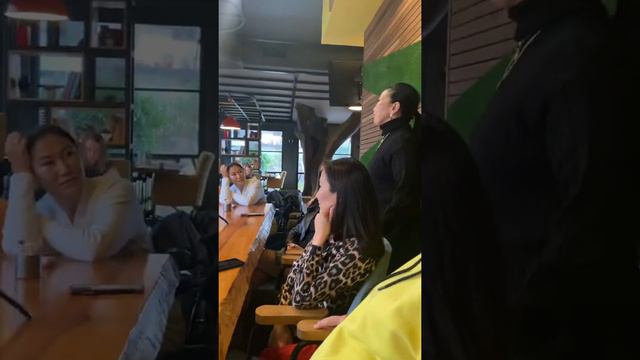 Как Мама с тремя детьми показывает мир детям!!!!! смотреть онлайн