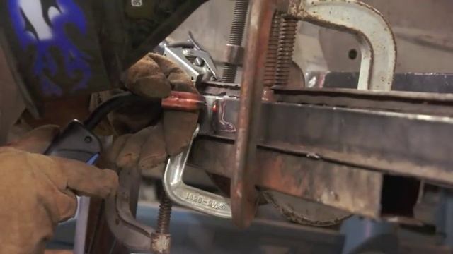 VW Bus Single Cab Upper separation panel support & Treasure Chest Hinge Carrier replacement смотреть онлайн