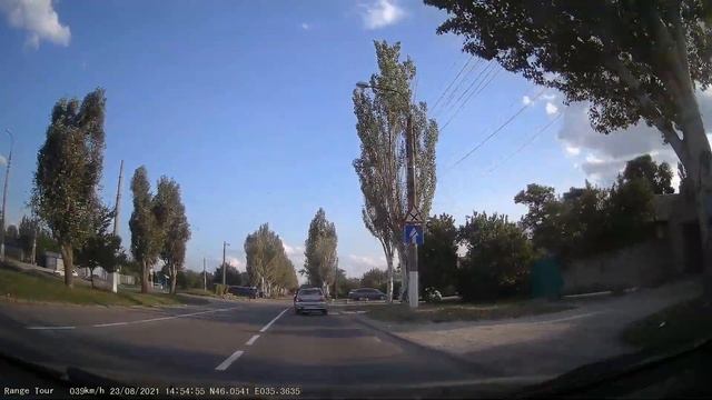 Луганск, ул. Сосюры, Ленина, Лутугинская. 2021/08/23 смотреть онлайн