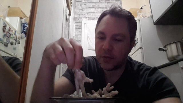 АСМР ИТИНГ. КУШАЮ КУРИНЫЕ ЛАПКИ. ASMR смотреть онлайн