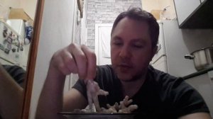 АСМР ИТИНГ. КУШАЮ КУРИНЫЕ ЛАПКИ. ASMR