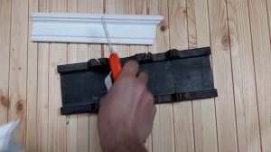 Как отрезать внешний угол потолочного плинтуса или багета со стуслом своими руками