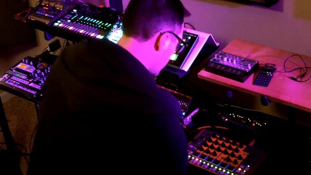 Korg ESX, Roland TR-8, Novation Circuit & Akai Tom Cat Dub Techno jam смотреть онлайн