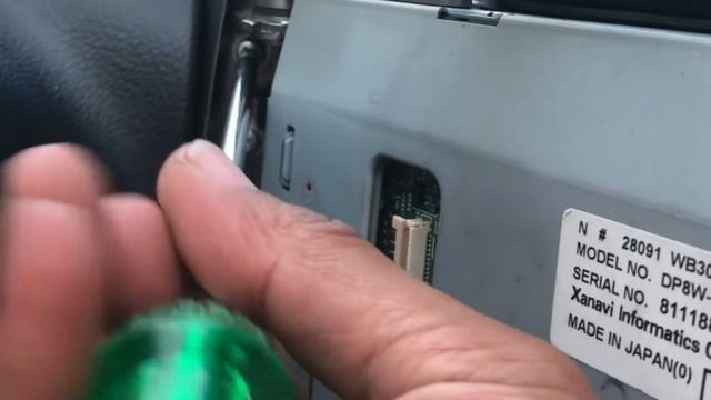 Nissan Elgrand E51 Lepas Monitor Navigasi