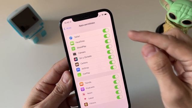 Cómo bloquear las webs y el contenido adulto del iPhone de tus hijos смотреть онлайн