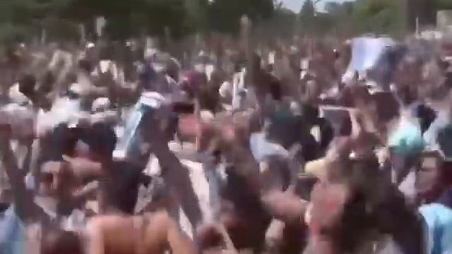 Столица Аргентины Буэнос-Айрес сейчас сходит с ума после победы на ЧМ 2022 смотреть онлайн