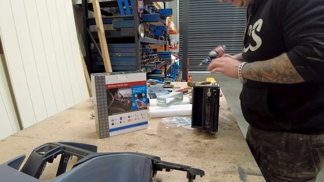 Installing A New Single Din Fold / Flip Out Headunit / Stereo Into My Car ! смотреть онлайн