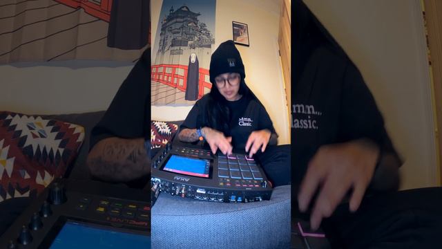 MPC and vibe 🛋️ 😴- finger drumming on AKAI MPC LIVE 2 - Gnarly смотреть онлайн