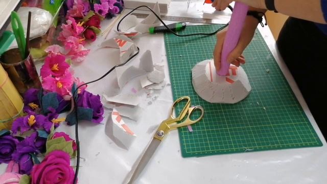 1 способ. Как легко и быстро сделать ручку основу для букета смотреть онлайн