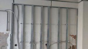 выравнивание стен гипсокартоном в два слоя. Монтаж в кухне.