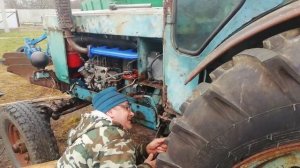 Выравниваю кабину на т 40, устанавливаю дверку.