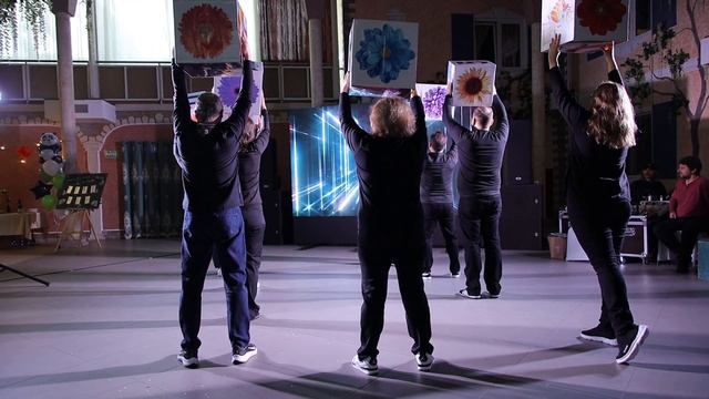 Танец с коробками 2023 смотреть онлайн