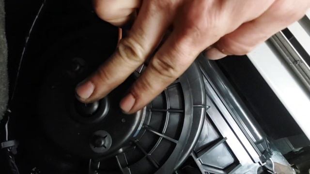 2007 Chevy Cobalt HVAC blower motor replacement ? смотреть онлайн