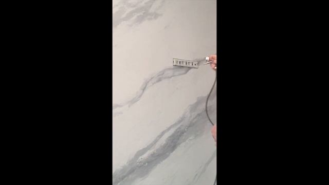 Белый мрамор своими руками/Акцентная стена под мрамор/мастер класс по декоративной штукатурке/мрамо смотреть онлайн