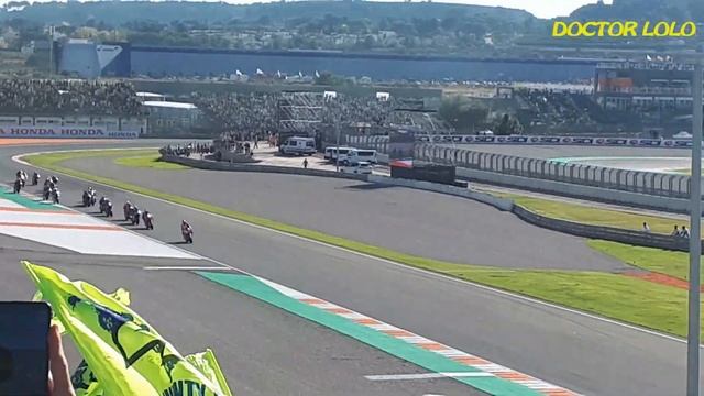 Moto gp ! Valencia 2021 ! départ de la dernière course de Valentino Rossi смотреть онлайн