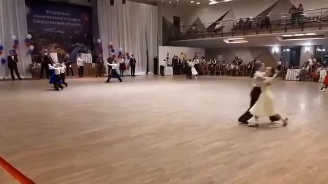 1/4 финала Дети 1 Квикстеп Стандарт Е класс - турнир по бальным танцам Виват, Екатеринбург-2018 смотреть онлайн