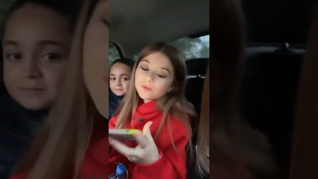 Милана Хаметова играет в роблокс #миланахаметова #superhouse #суперхаус смотреть онлайн