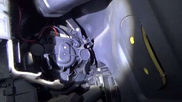 RENAULT CLIO 3 замена моторчика печки.