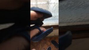 Как растянуть детские шлёпанцы Crocs.