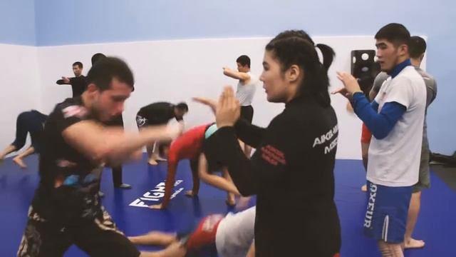 Мастер класс Константина Серебренникова в бойцовском клубе Айкол-Манас смотреть онлайн
