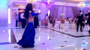 девушка зажгла на тое. восточный танец. belly dancer