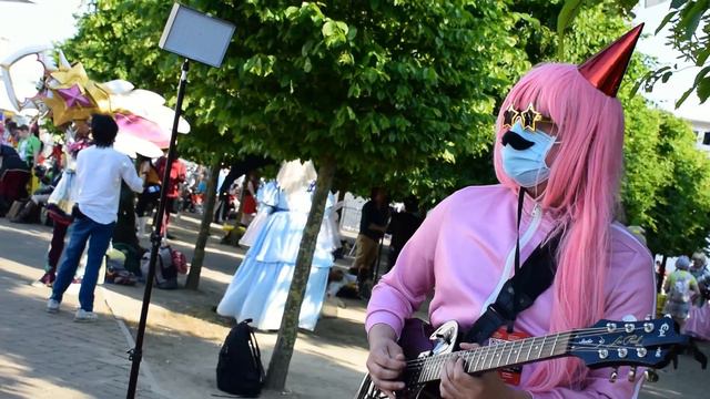 BOCCHI plays YUI'S SOLO + MY LOVE IS A STAPLER at MCM comic con London смотреть онлайн