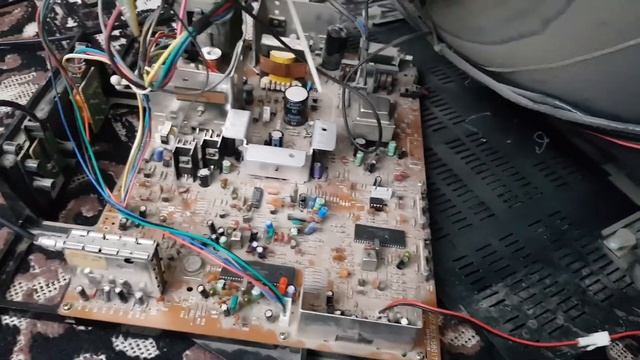 Телевизор Rolsen C2119. Неисправная память EEPROM 24C04! Часть 2 смотреть онлайн