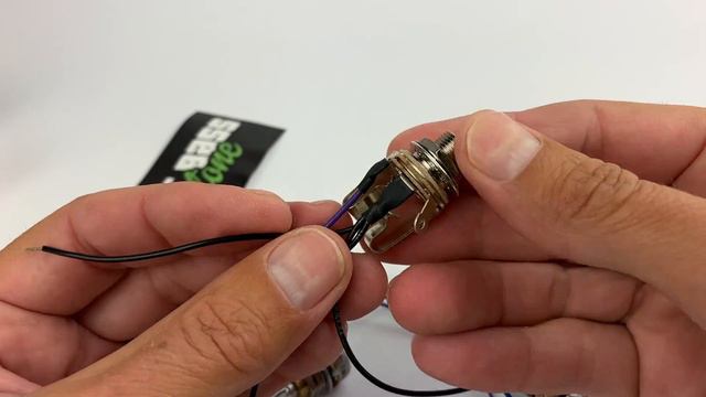 Pre-Wired Passive Harness for Bass: What’s In The Box (A Close-Up Look) смотреть онлайн