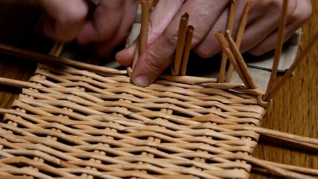 Корзинка из бумажной лозы!