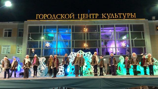 Ансамбль песни и танца "Полянка". (Центральная площадь. 31.12.2019) смотреть онлайн