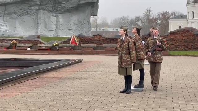 Смена караула у памятника защитникам Брестской крепости и Вечного огня. 2022.11.13 смотреть онлайн