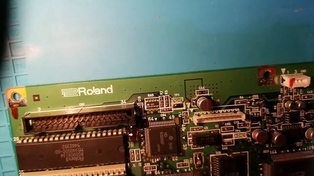 Recapping&reworking Roland KR-370 main board (NO AUDIO, nothing to see) смотреть онлайн