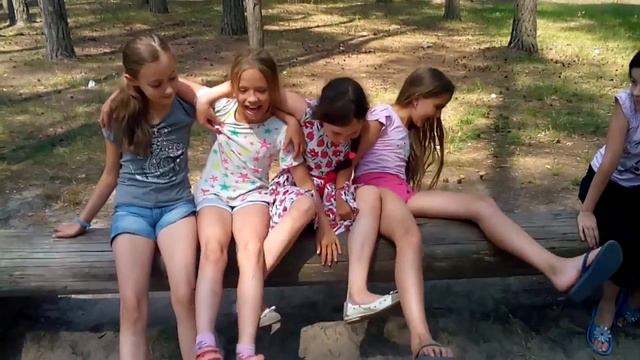 Мы с подругами в лагере Озёрный!! смотреть онлайн